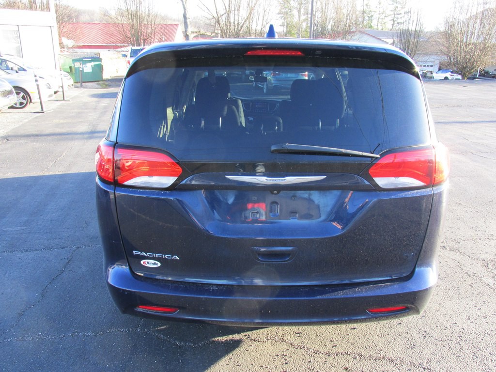 2017 Chrysler Pacifica Image 4