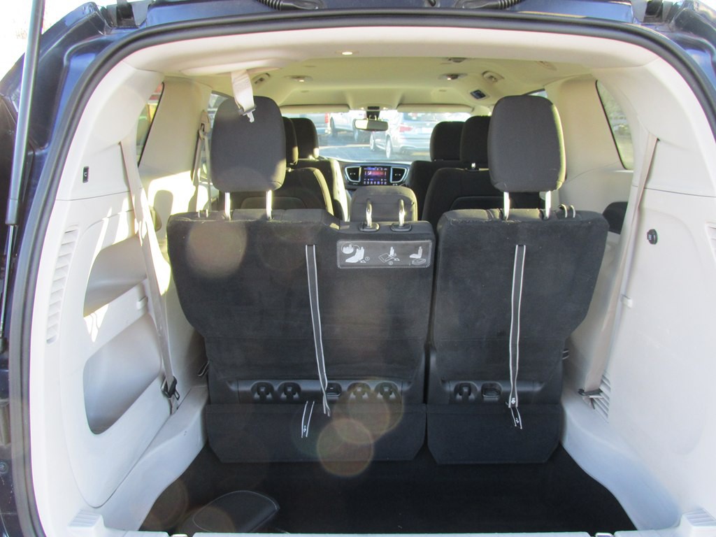 2017 Chrysler Pacifica Image 6