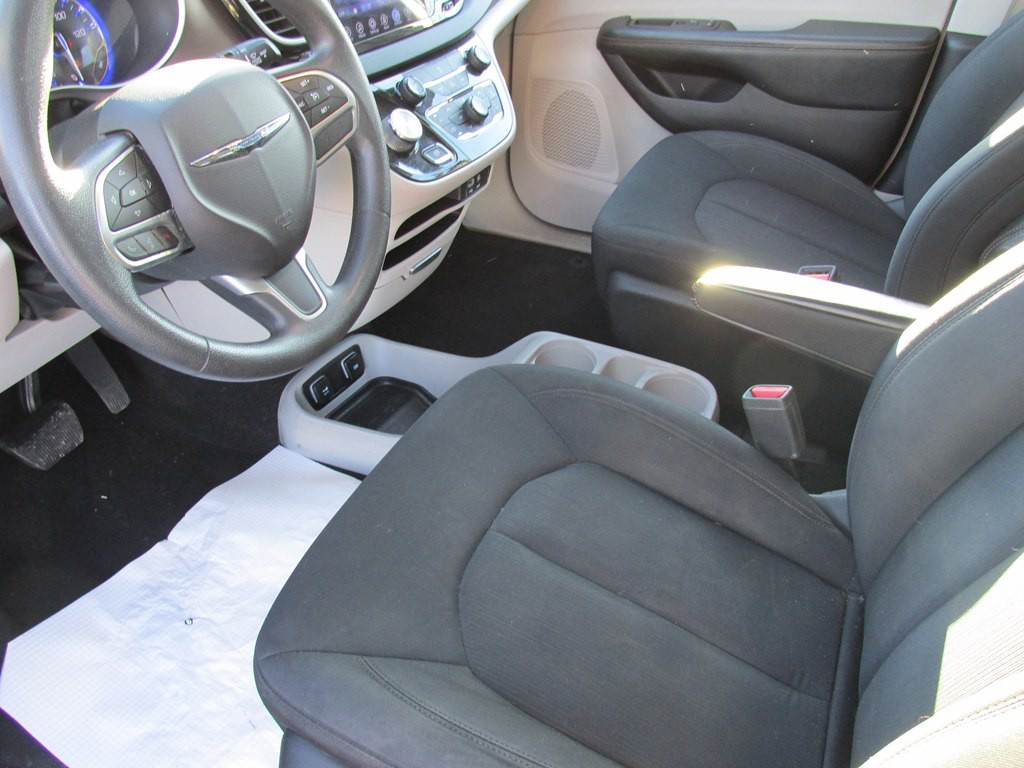 2017 Chrysler Pacifica Image 9