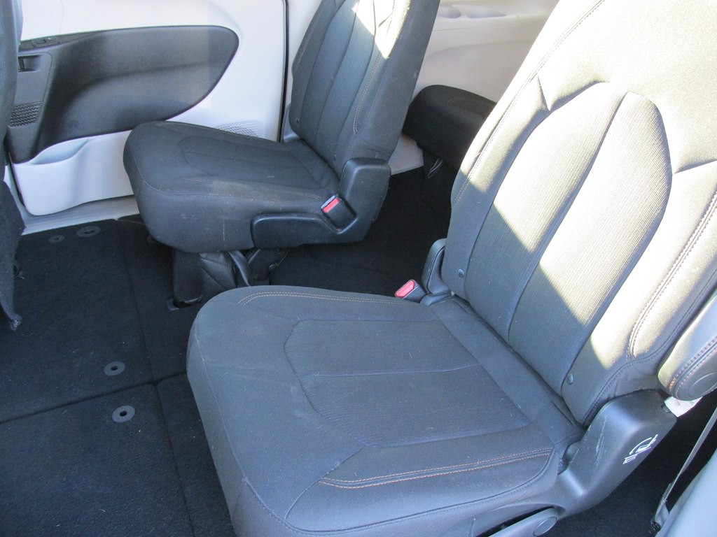 2017 Chrysler Pacifica Image 10