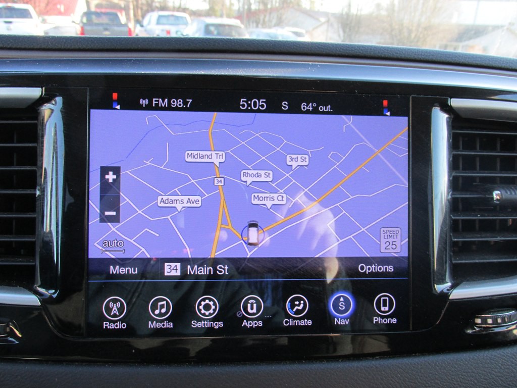 2017 Chrysler Pacifica Image 11