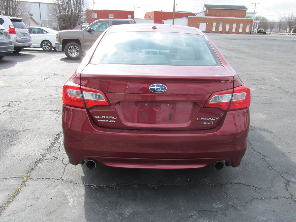 2015 Subaru Legacy Image 4