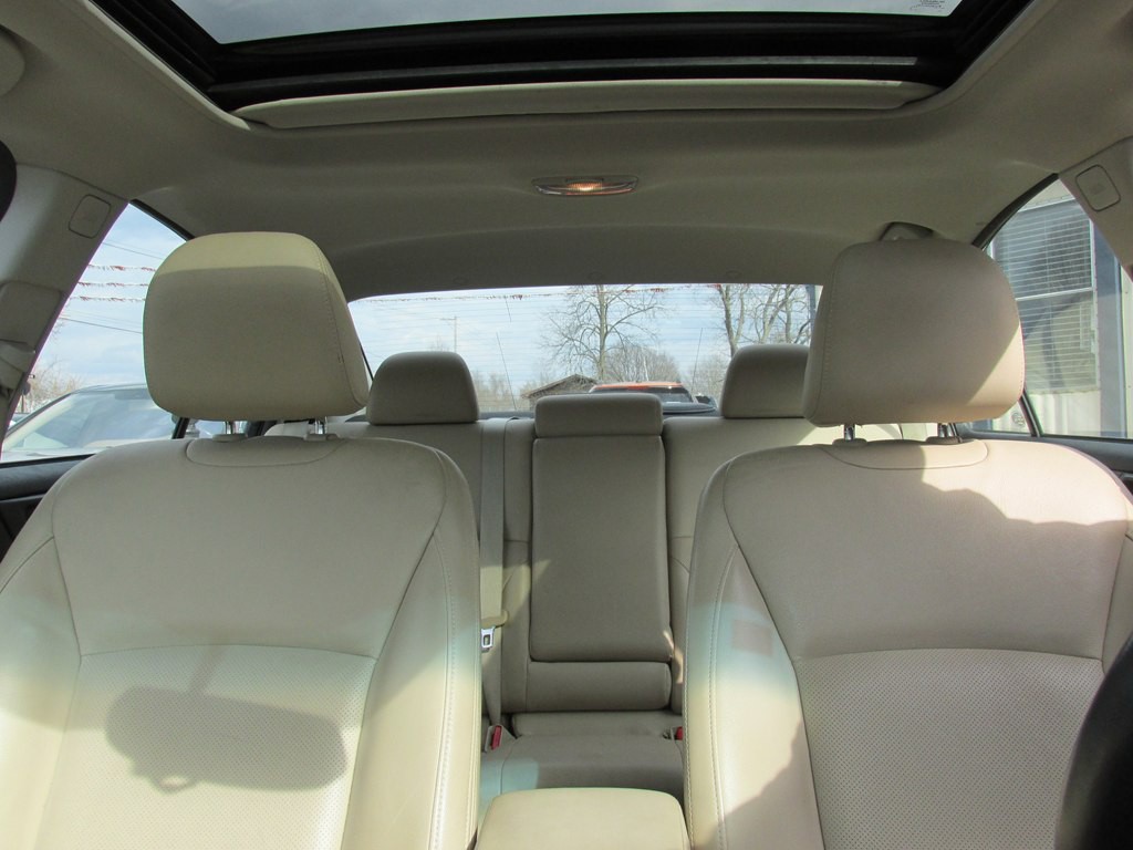 2015 Subaru Legacy Image 10