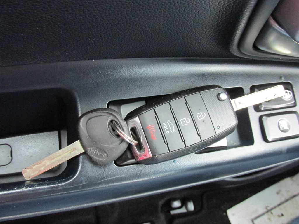 2017 Kia Rio Image 16