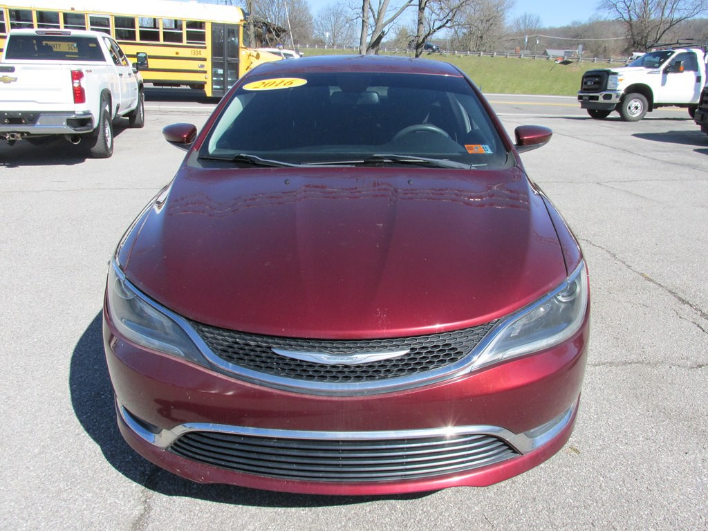 2016 Chrysler 200 Image 2