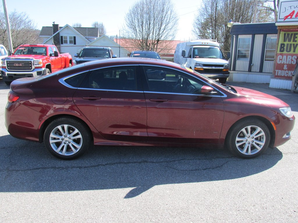 2016 Chrysler 200 Image 3