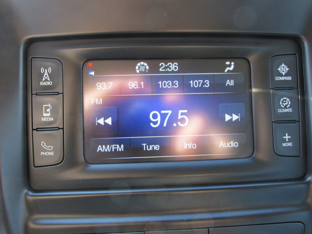 2016 Chrysler 200 Image 11