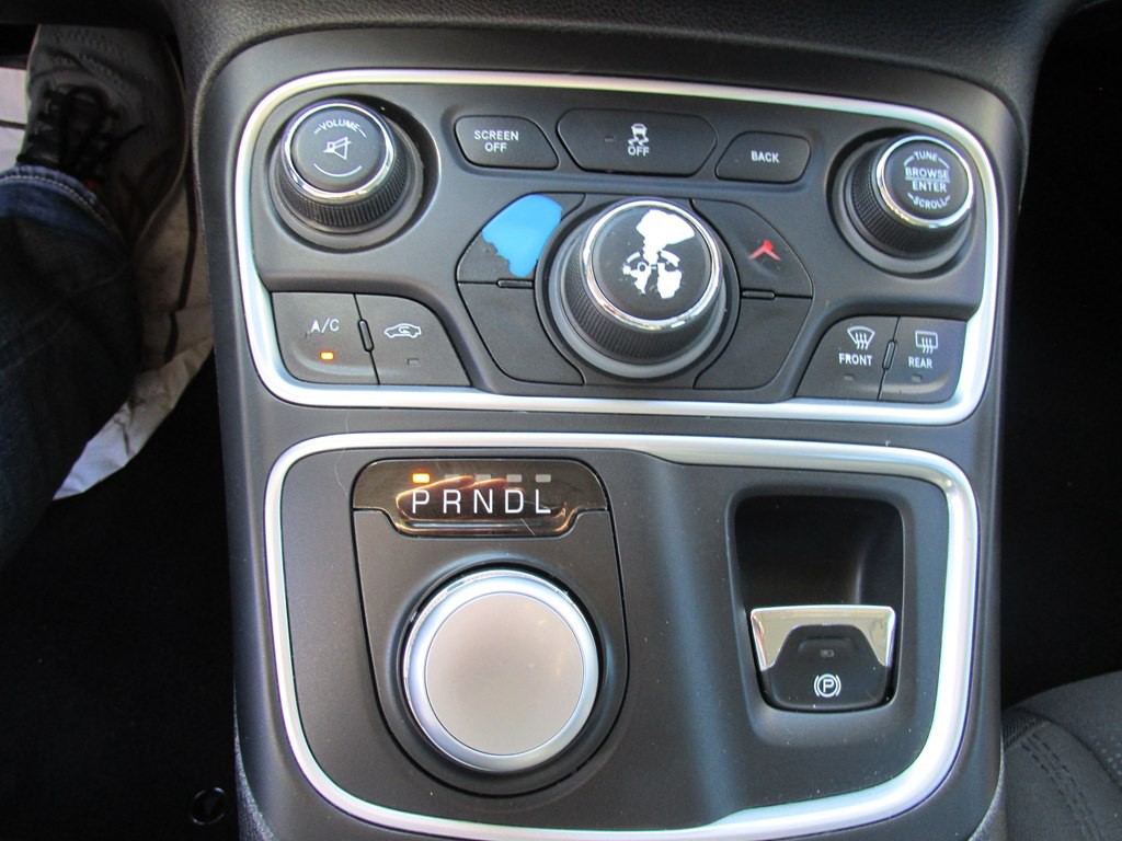 2016 Chrysler 200 Image 12