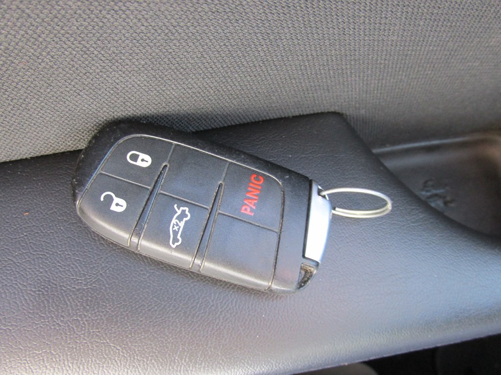 2016 Chrysler 200 Image 15