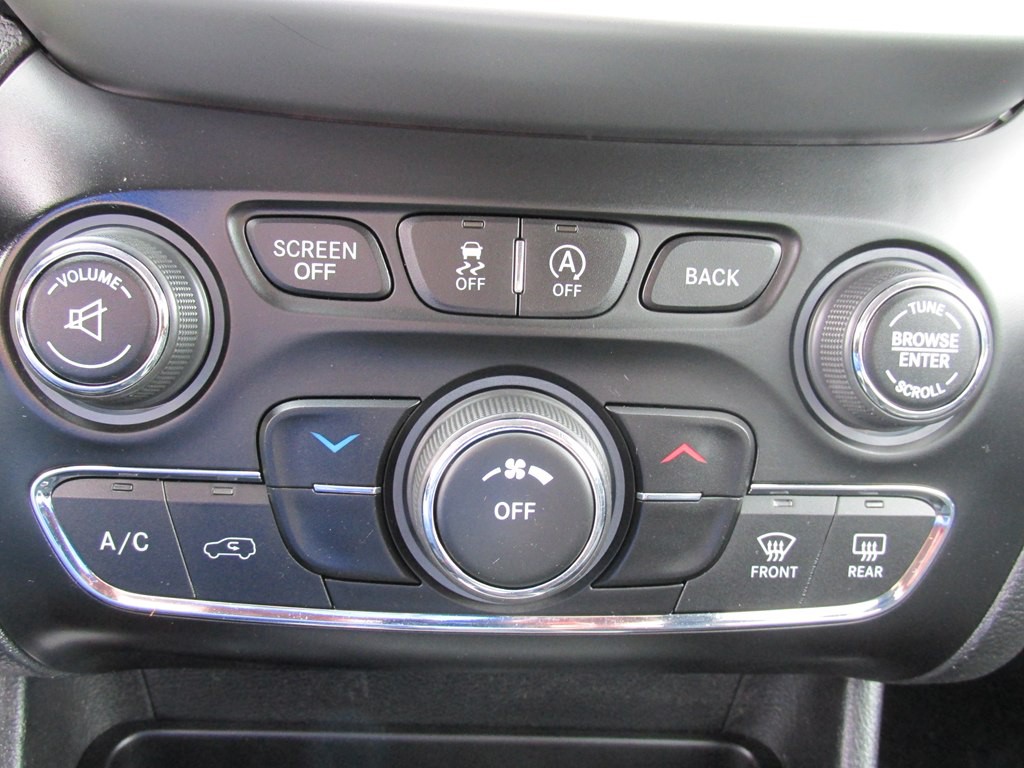 2017 Jeep Cherokee Image 12