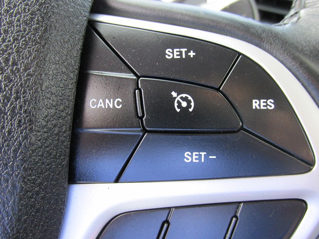 2017 Jeep Cherokee Image 16