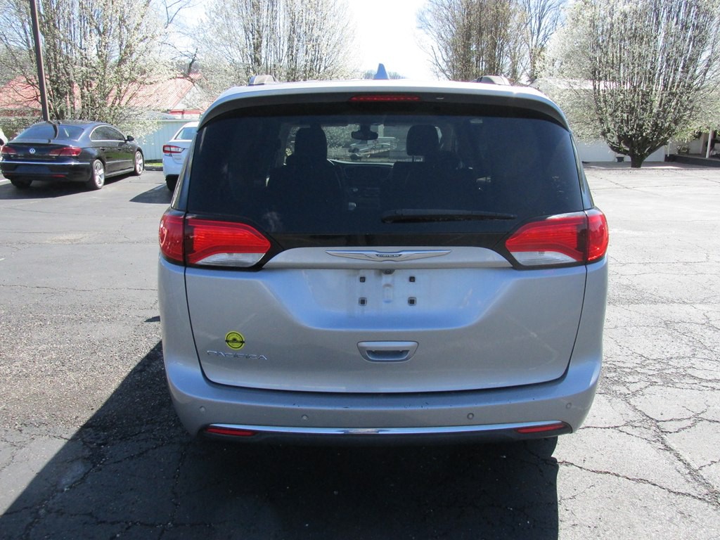 2017 Chrysler Pacifica Image 4
