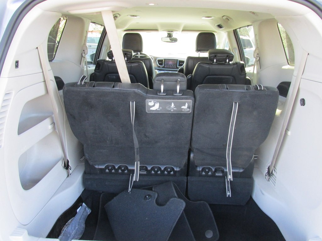 2017 Chrysler Pacifica Image 7