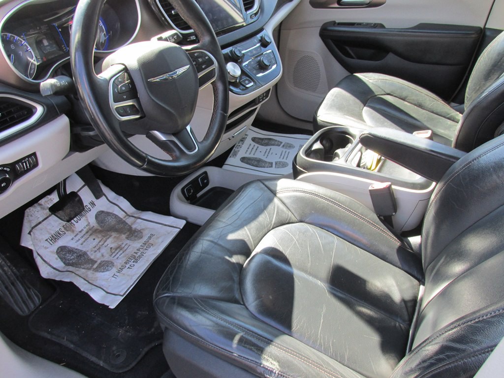 2017 Chrysler Pacifica Image 9