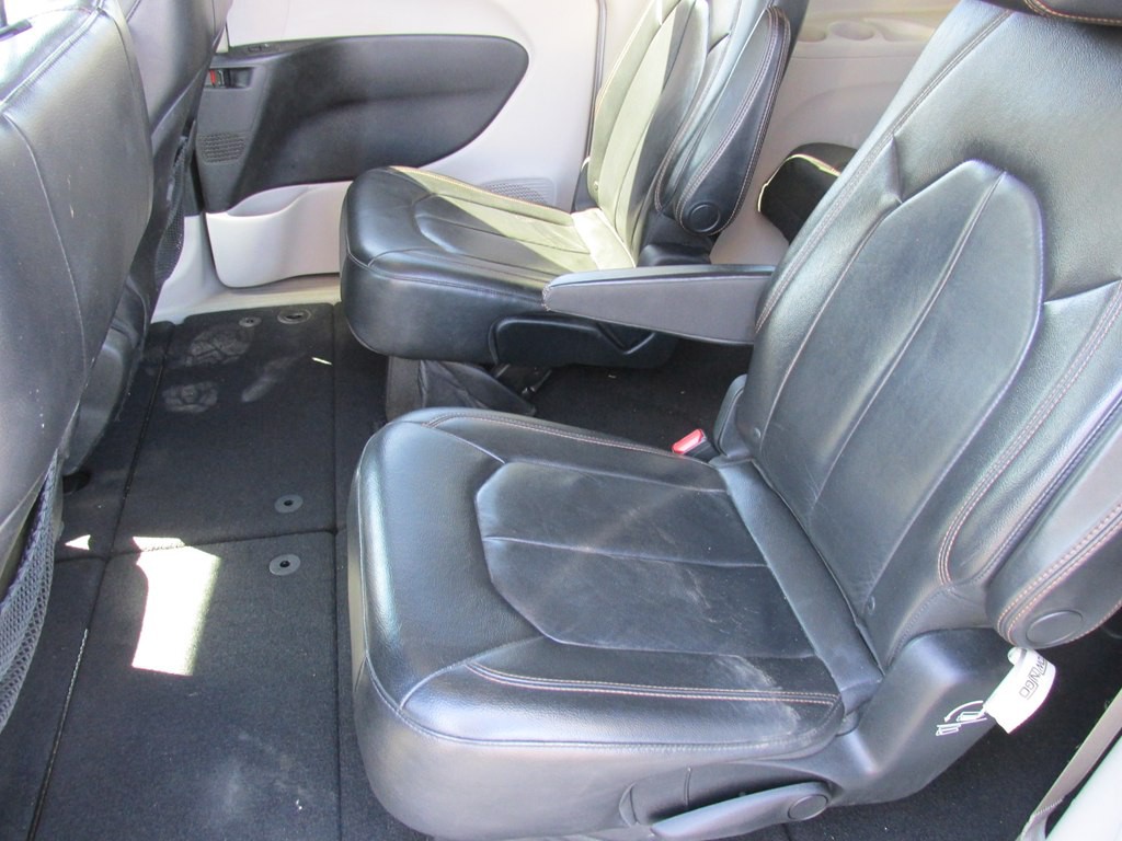 2017 Chrysler Pacifica Image 10