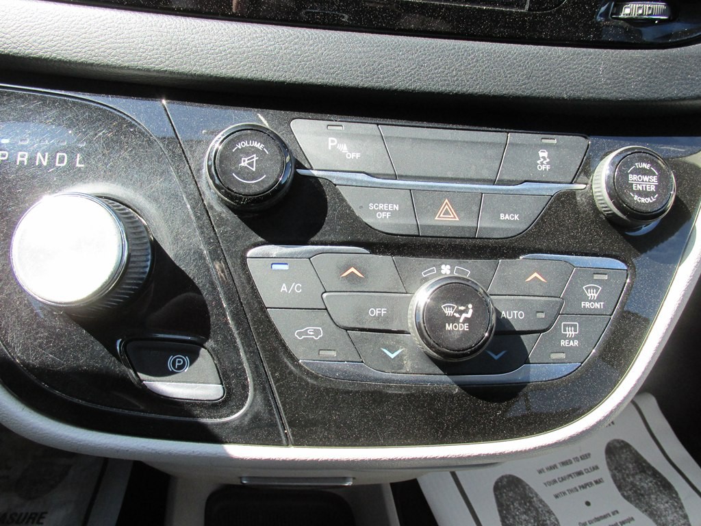 2017 Chrysler Pacifica Image 13