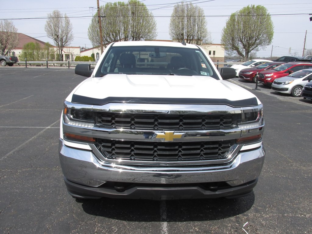 2018 Chevrolet Silverado 1500 Image 2