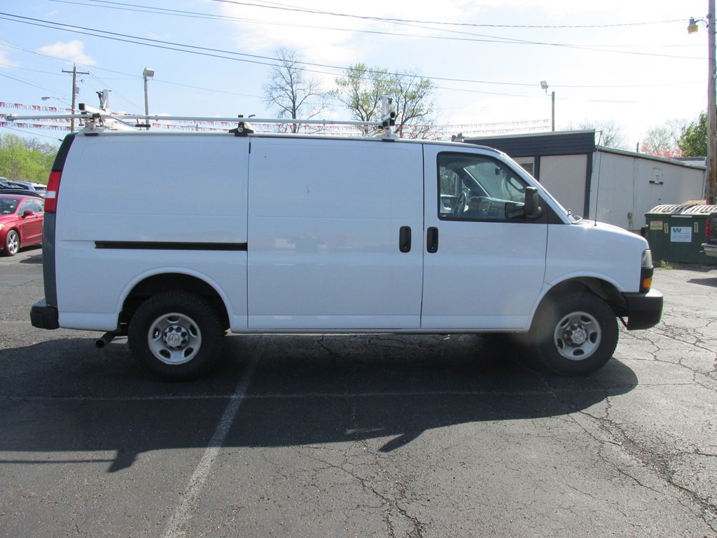 2022 Chevrolet Express Image 3