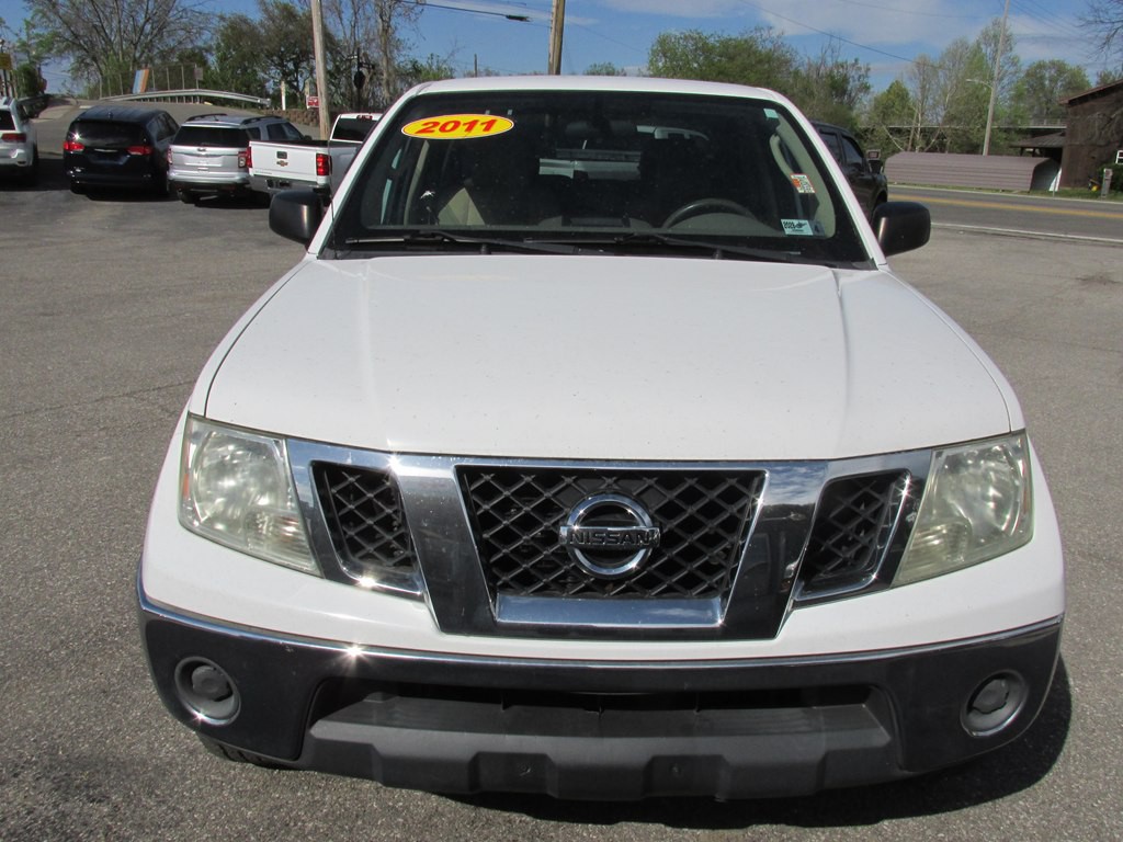 2011 Nissan Frontier Image 2