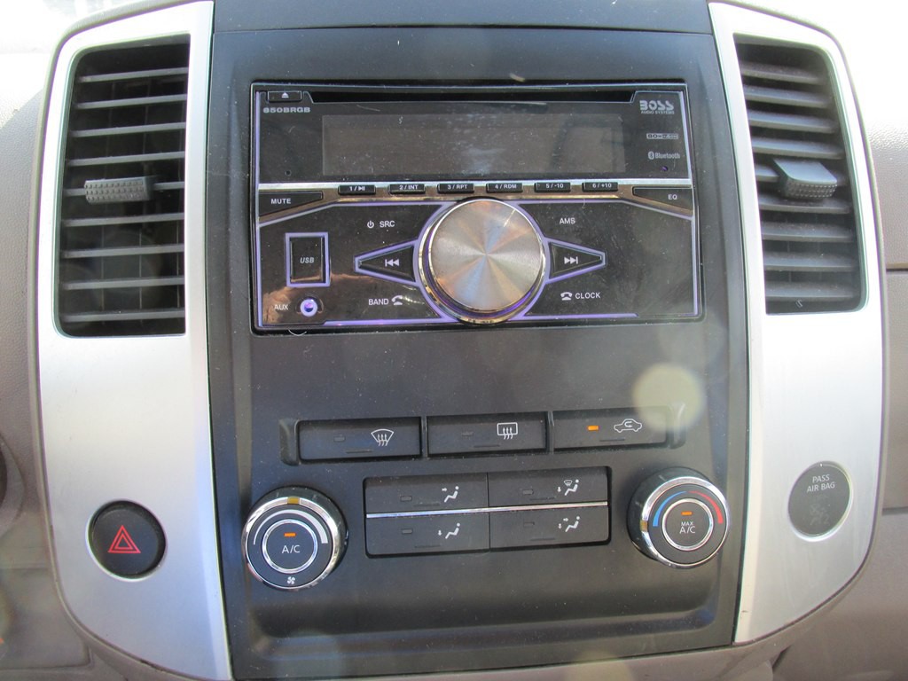 2011 Nissan Frontier Image 9