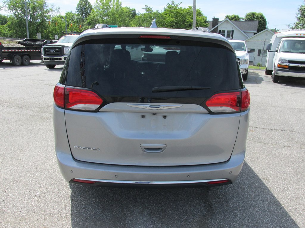 2017 Chrysler Pacifica Image 4