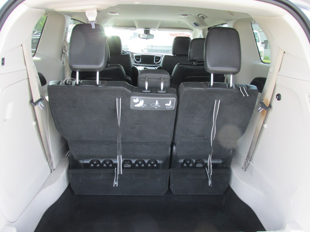 2017 Chrysler Pacifica Image 7