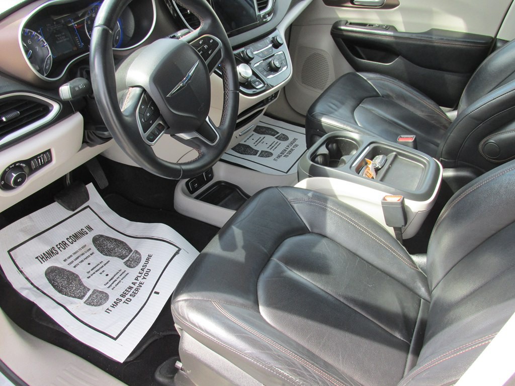 2017 Chrysler Pacifica Image 9