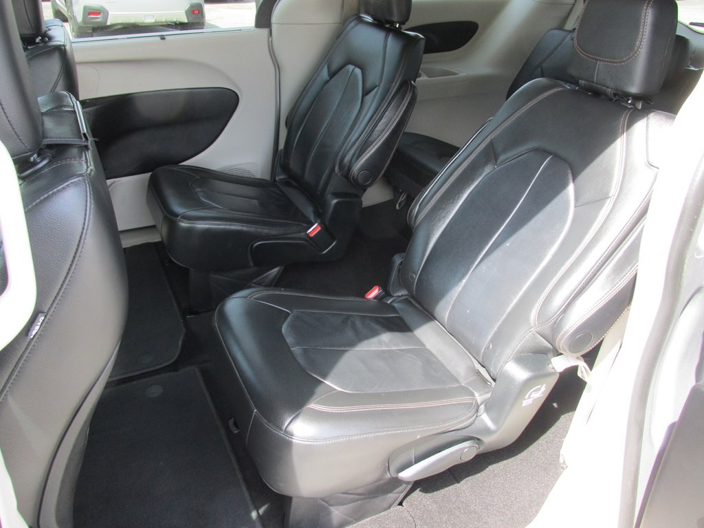 2017 Chrysler Pacifica Image 10