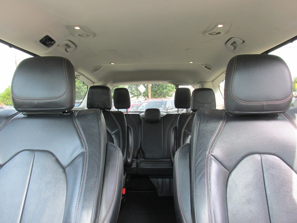 2017 Chrysler Pacifica Image 11