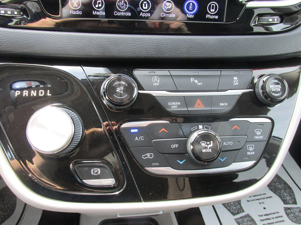 2017 Chrysler Pacifica Image 13