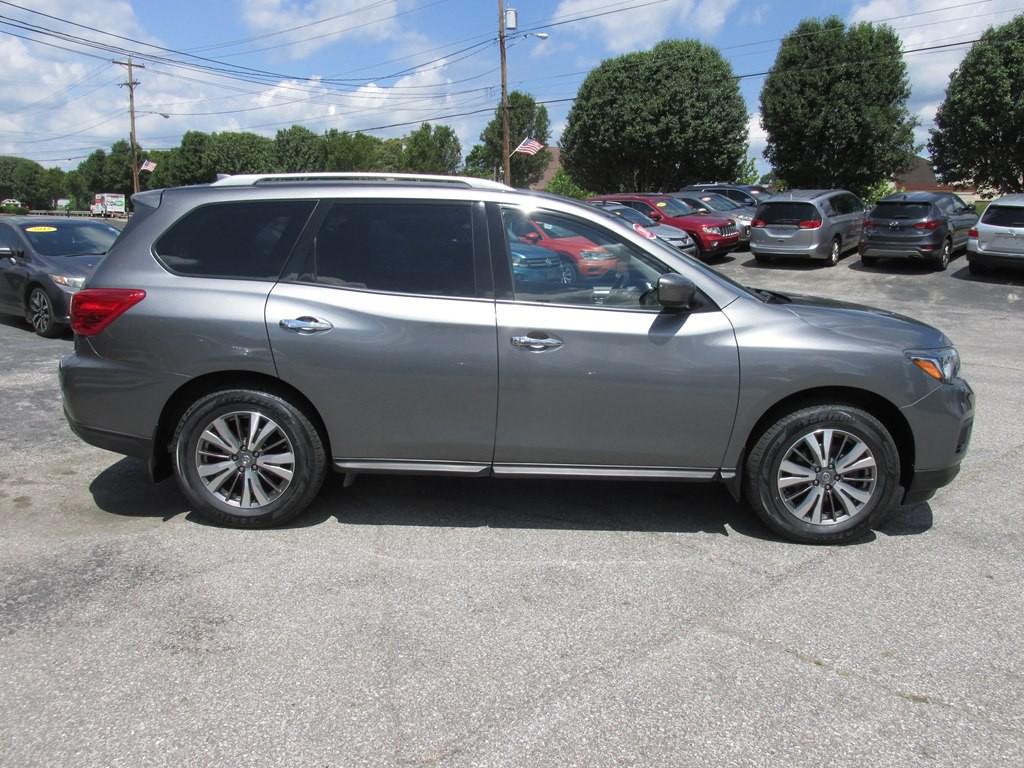 2019 Nissan Pathfinder Image 3