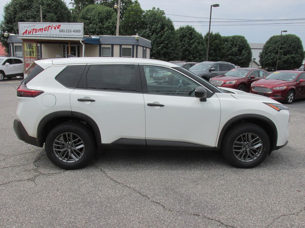 2023 Nissan Rogue Image 3
