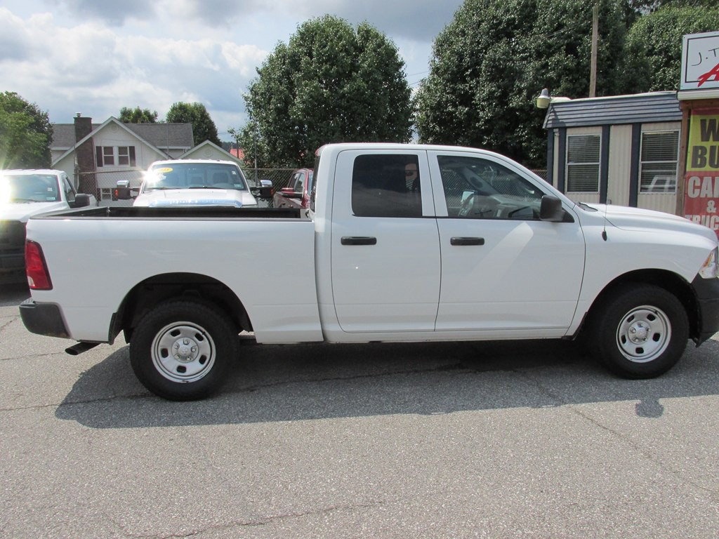 2022 RAM 1500 Image 3