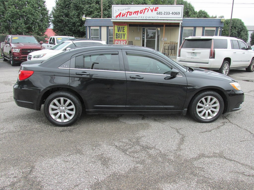 2011 Chrysler 200 Image 3