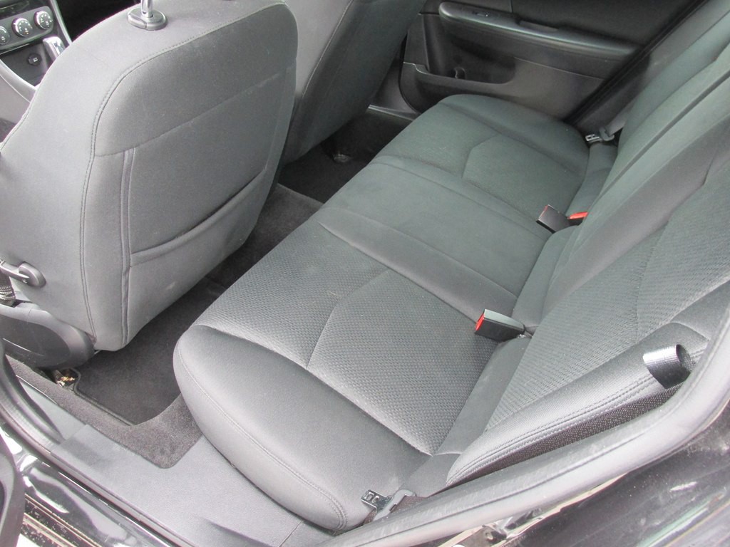 2011 Chrysler 200 Image 9