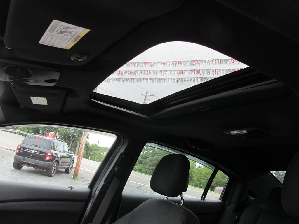 2011 Chrysler 200 Image 10