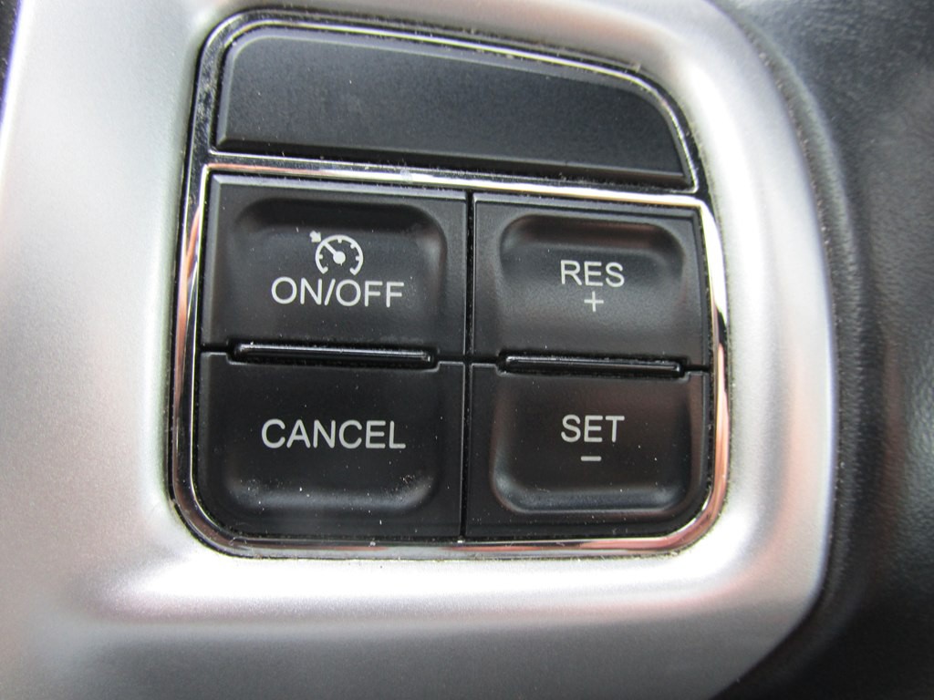 2011 Chrysler 200 Image 14