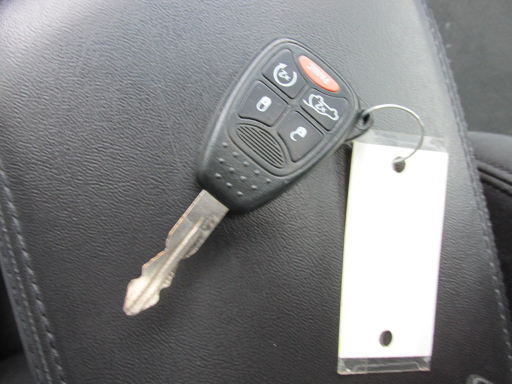 2011 Chrysler 200 Image 16