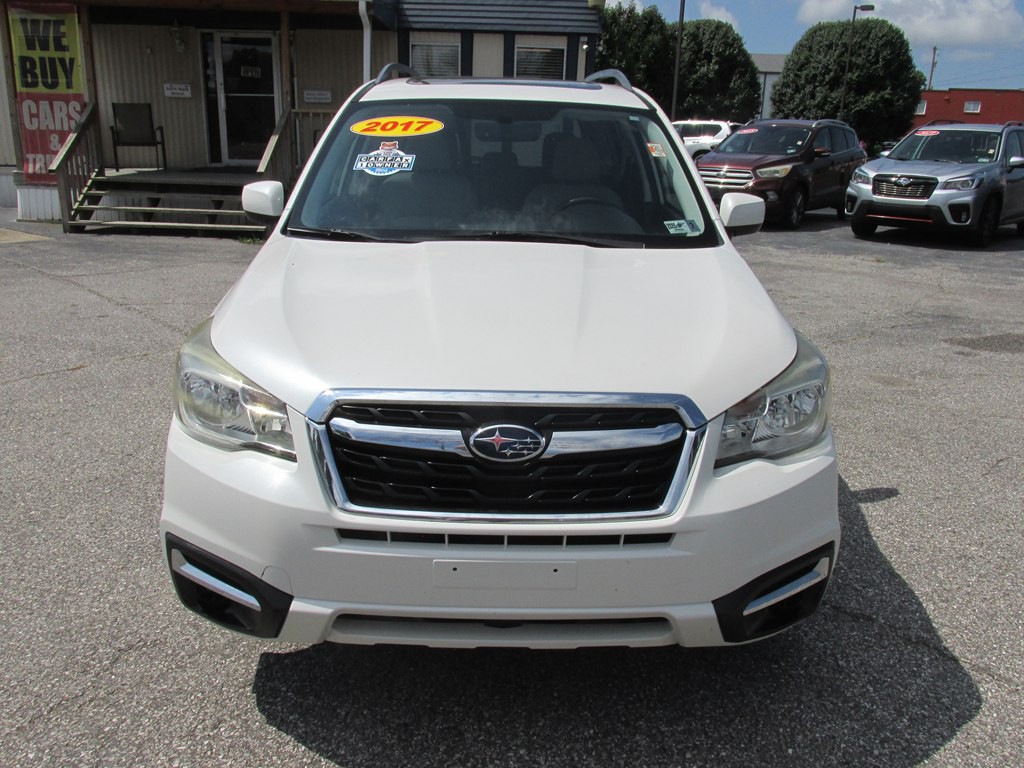 2017 Subaru Forester Image 2