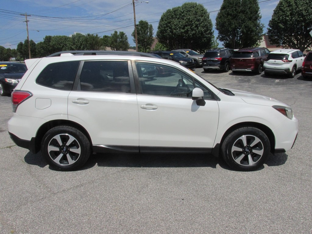 2017 Subaru Forester Image 3