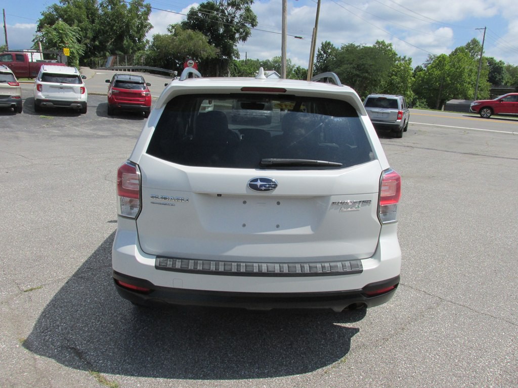 2017 Subaru Forester Image 4