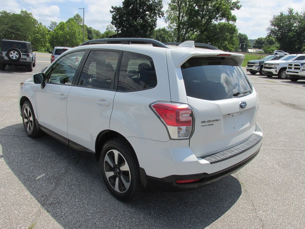 2017 Subaru Forester Image 5