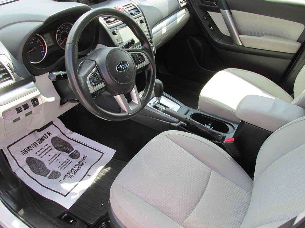 2017 Subaru Forester Image 9