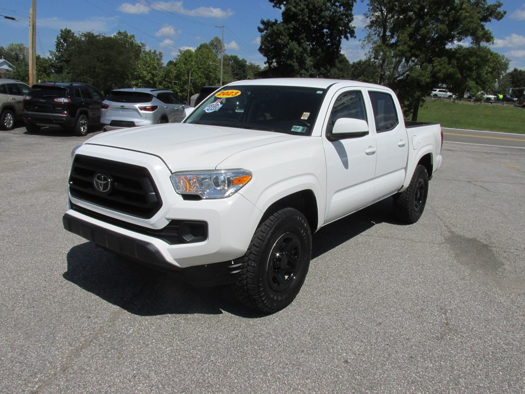 2023 Toyota Tacoma Image 2