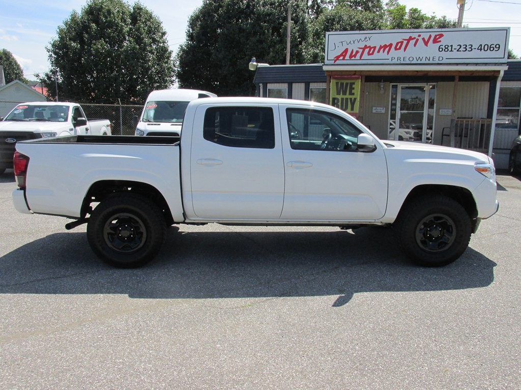 2023 Toyota Tacoma Image 3