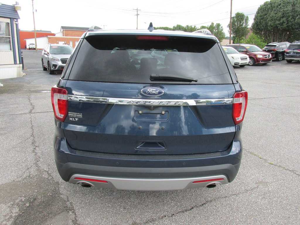 2017 Ford Explorer Image 4