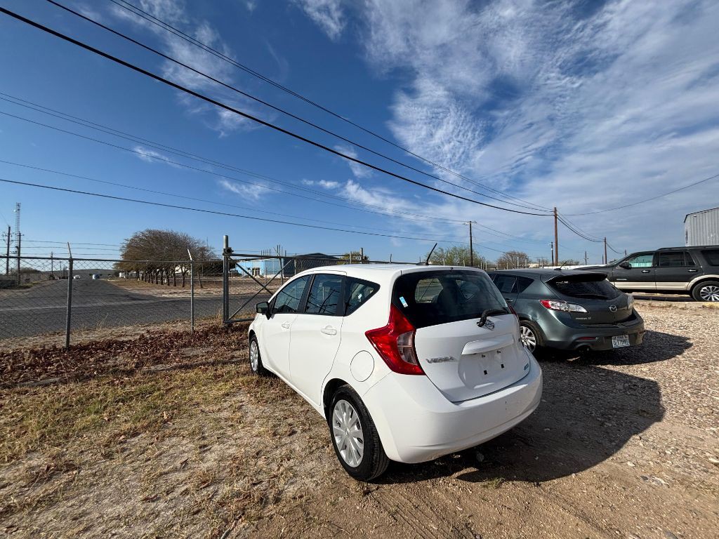 2016 Nissan Versa Image 3