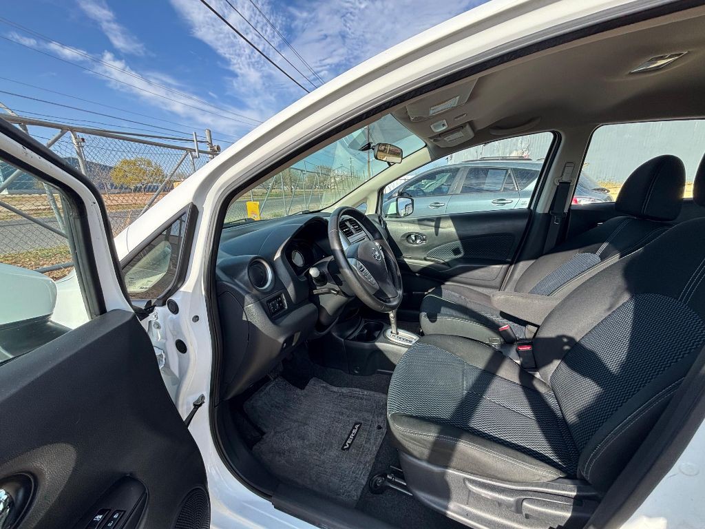 2016 Nissan Versa Image 7