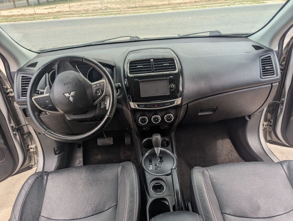 2015 Mitsubishi Outlander Image 2