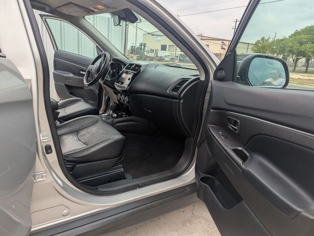2015 Mitsubishi Outlander Image 10